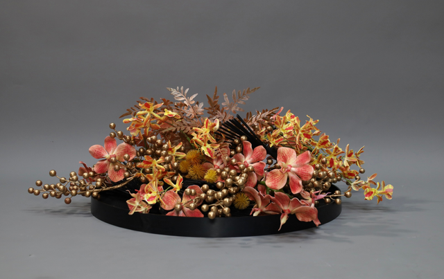 餐桌花 · 仿真花艺,85 × 70 × 30 cm