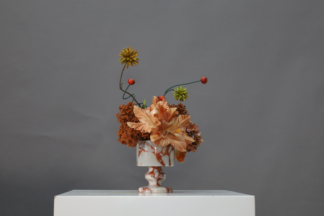 棕橘黄 · 仿真花艺,21 × 21 × 35 cm