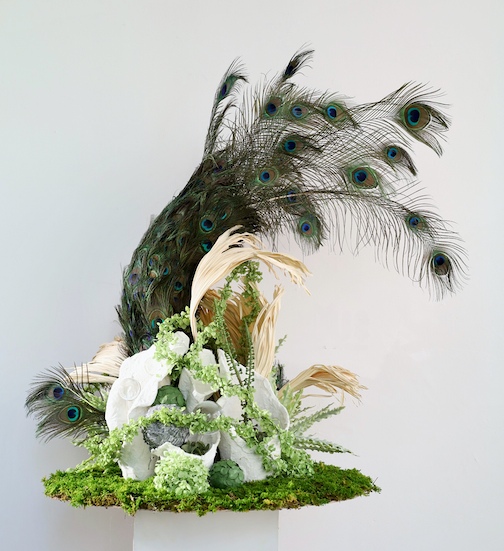 装置架构 · 仿真花艺，75 × 70 × 100 cm