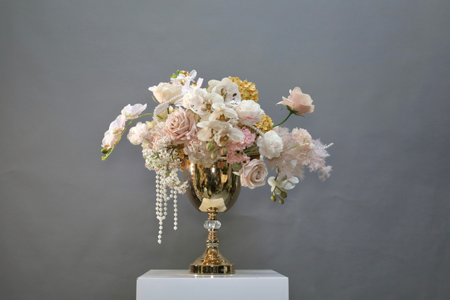 香槟 · 仿真花艺,68 × 58 × 66 cm