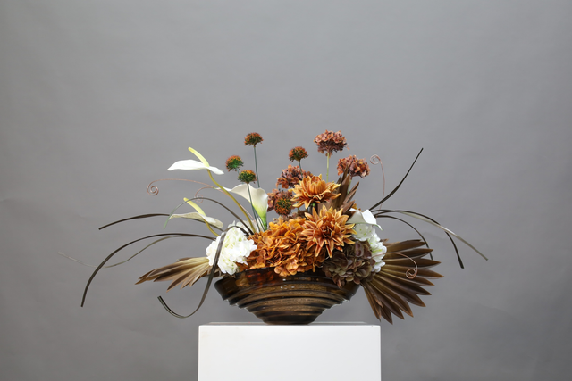 棕橘黄 · 仿真花艺,100 × 33 × 48 cm