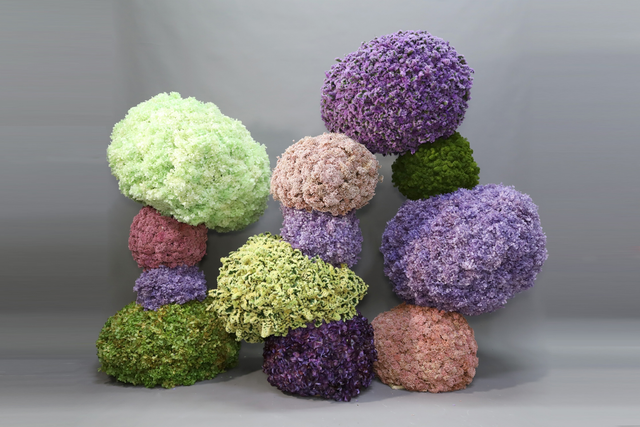 装置架构 · 仿真花艺，72 × 130 cm