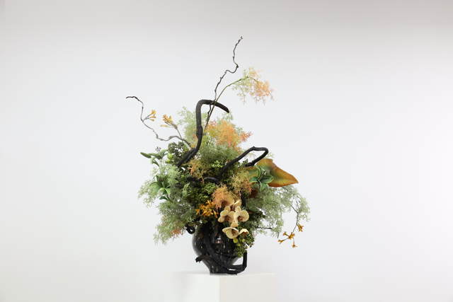 大堂花 · 仿真花艺，100 × 70 × 125 cm
