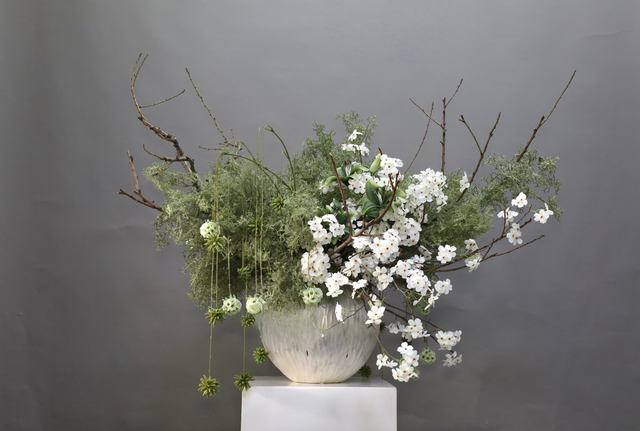 大堂花 · 仿真花艺，135 × 82 × 120 cm