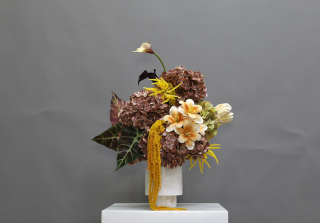 棕橘黄 · 仿真花艺,48 × 34 × 58 cm