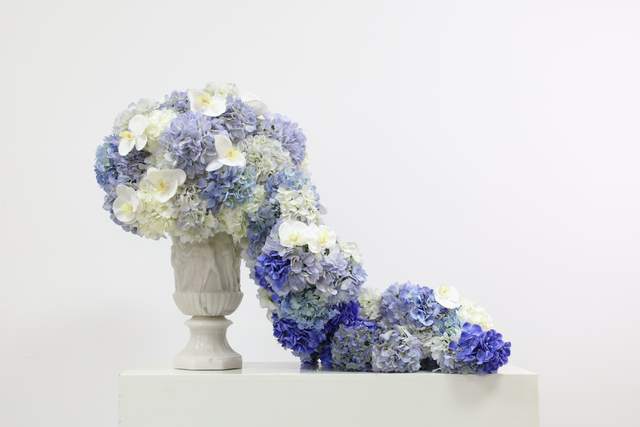 蓝色 · 仿真花艺，106 × 55 × 73 cm