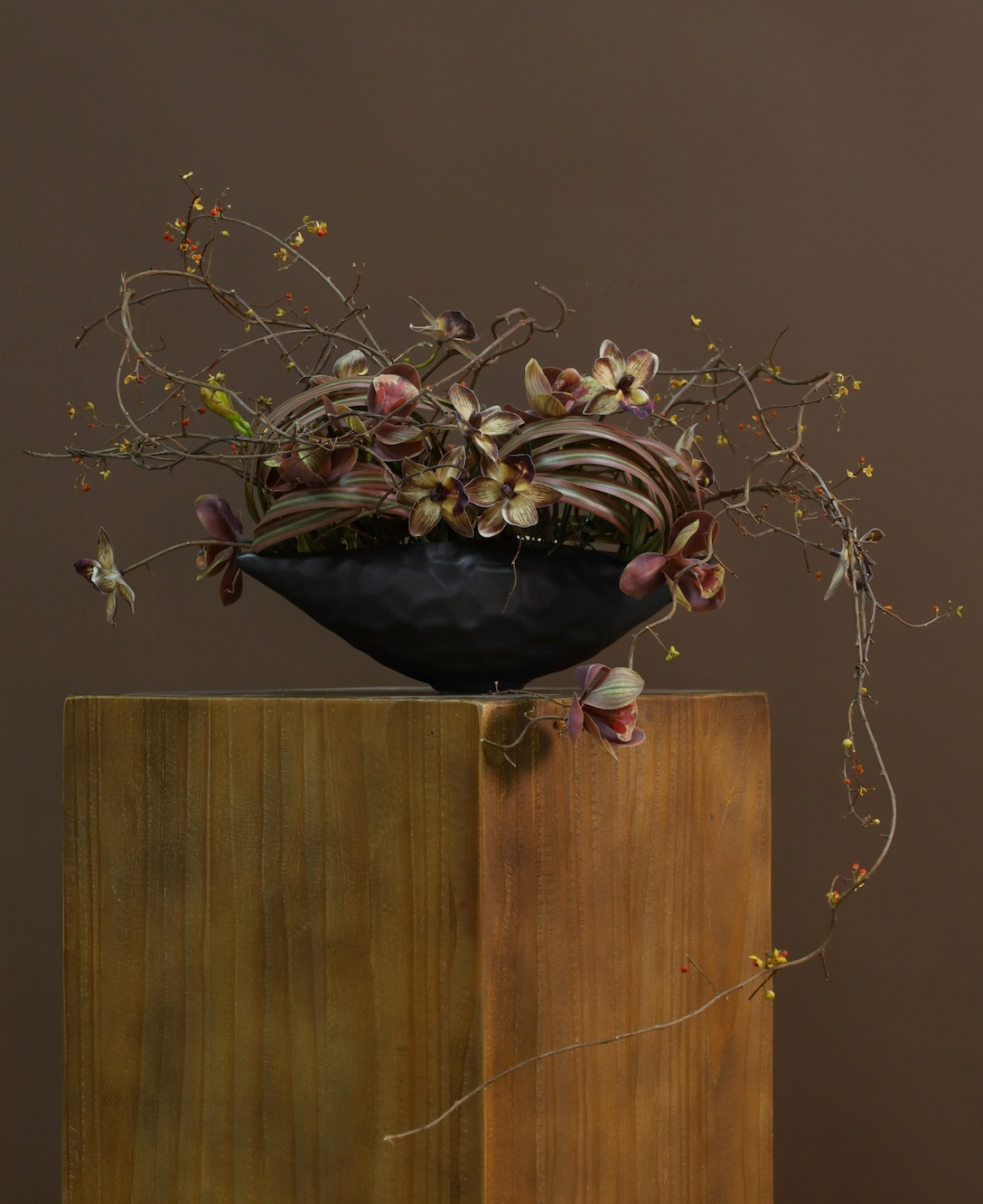 棕橘香槟黄色 · 仿真花艺，58 × 48 × 42 cm