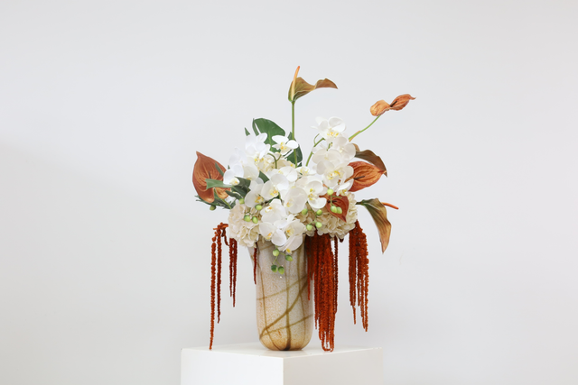 棕橘黄 · 仿真花艺，57 × 50 × 78 cm