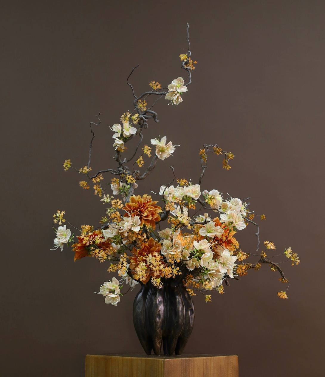 棕橘香槟黄色 · 仿真花艺，83 × 65 × 106 cm