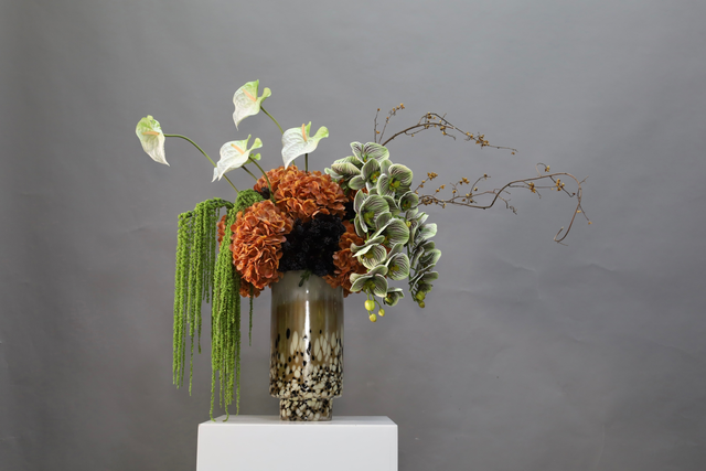 棕橘黄 · 仿真花艺,100 × 46 × 76 cm