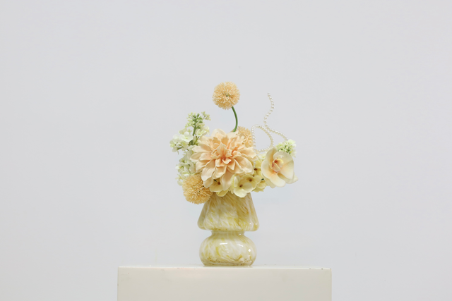 香槟 · 仿真花艺，25 × 20 × 36 cm
