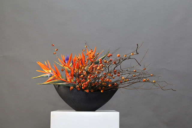 棕橘黄 · 仿真花艺,85 × 65 × 45 cm