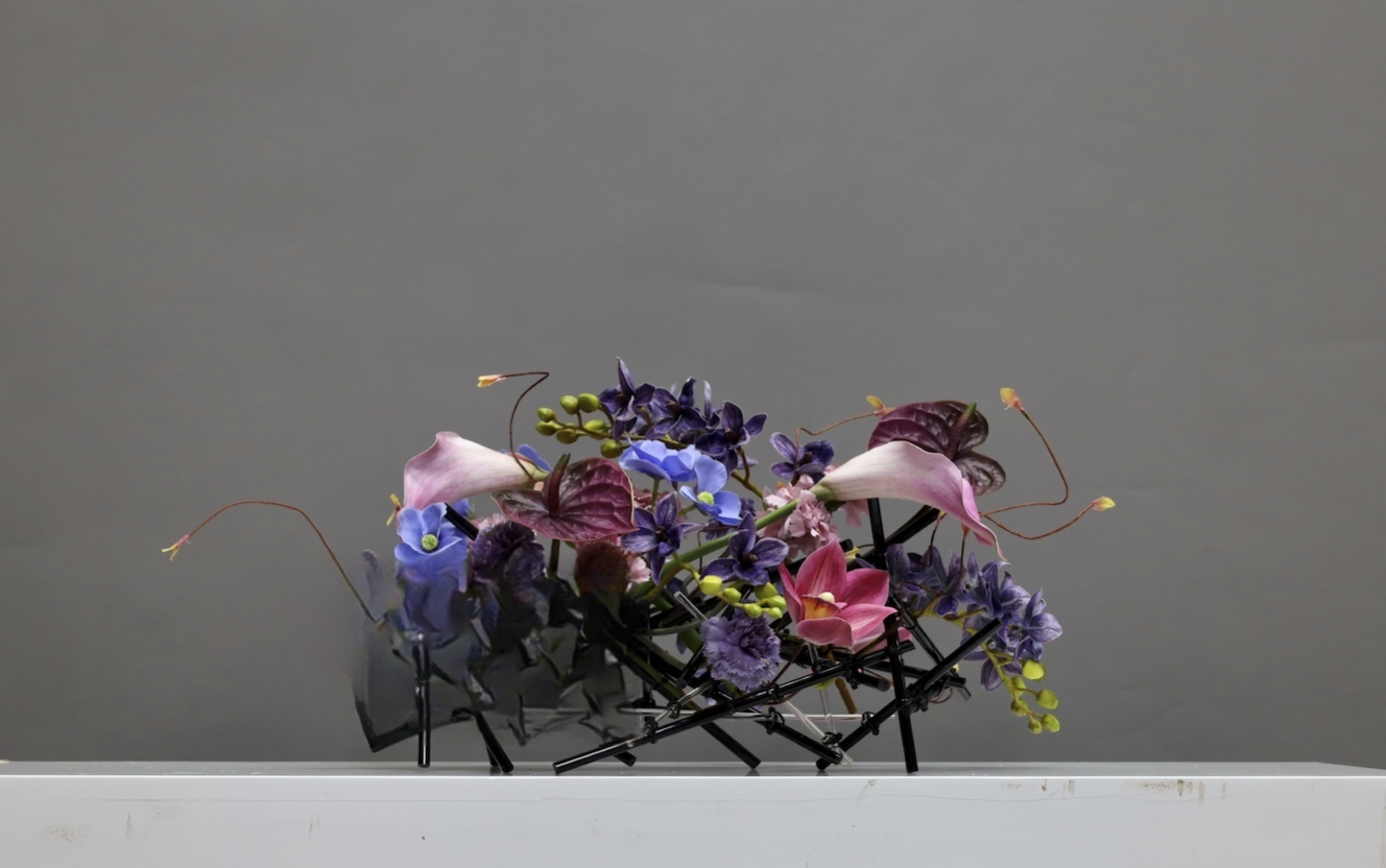 粉紫色 · 仿真花艺，65 × 38 × 32 cm