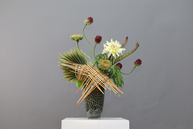 棕橘黄 · 仿真花艺,53 × 38 × 73 cm