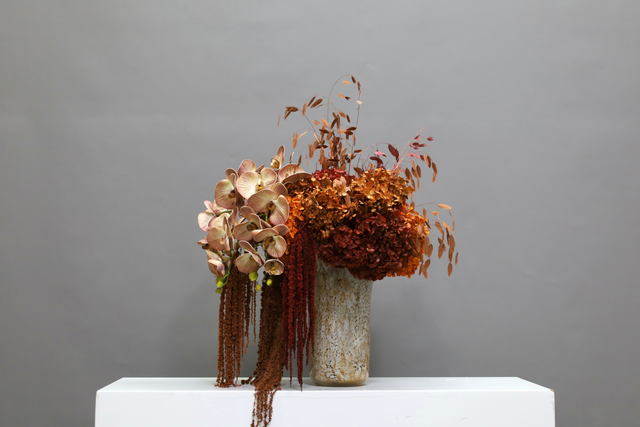 棕橘黄 · 仿真花艺，60 × 54 × 76 cm
