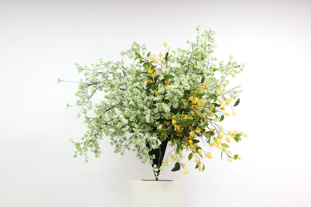 大堂花 · 仿真花艺，145 × 105 × 130 cm