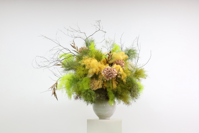 大堂花 · 仿真花艺，140 × 95 × 120 cm