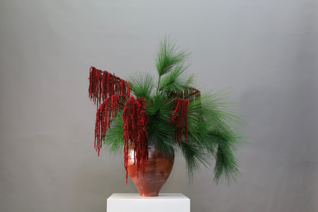 红色 · 仿真花艺，95 × 66 × 92 cm