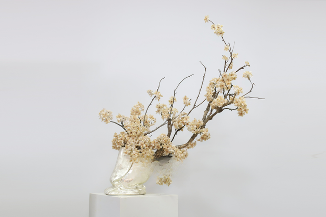 香槟 · 仿真花艺，96 × 73 × 110 cm