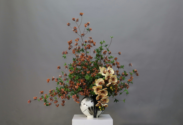 大堂花 · 仿真花艺,120 × 76 × 110 cm