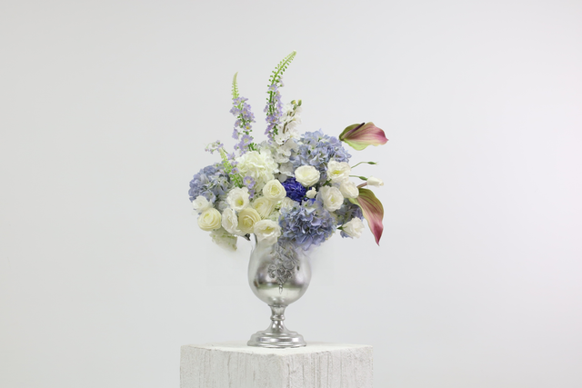 蓝色 · 仿真花艺，57 × 45 × 86 cm