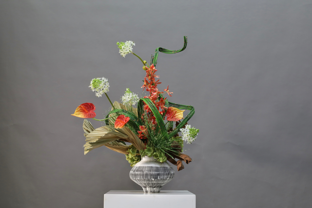 棕橘黄 · 仿真花艺,60 × 45 × 81 cm