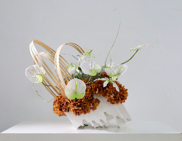 棕橘黄 · 仿真花艺,82 × 43 × 86 cm